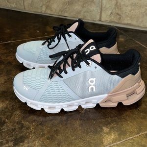 Women’s On Cloud Cloudflyer - Size 7
